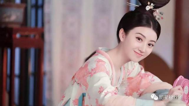 《大唐荣耀》两美女素颜照pk!景甜自然美舒畅