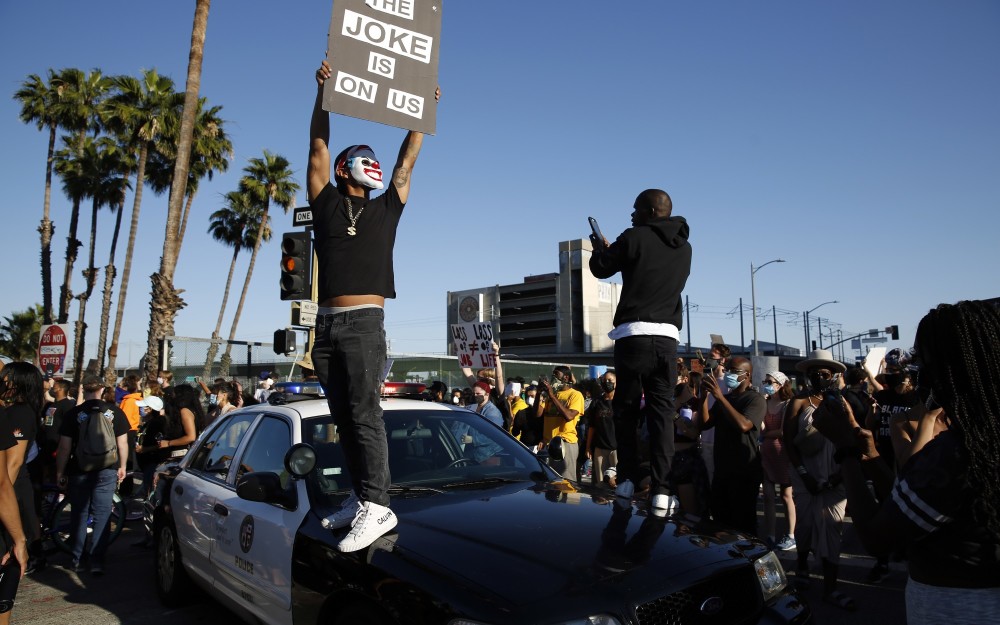 美国非洲裔男子遇害引爆骚乱.美媒:奴隶制遗毒
