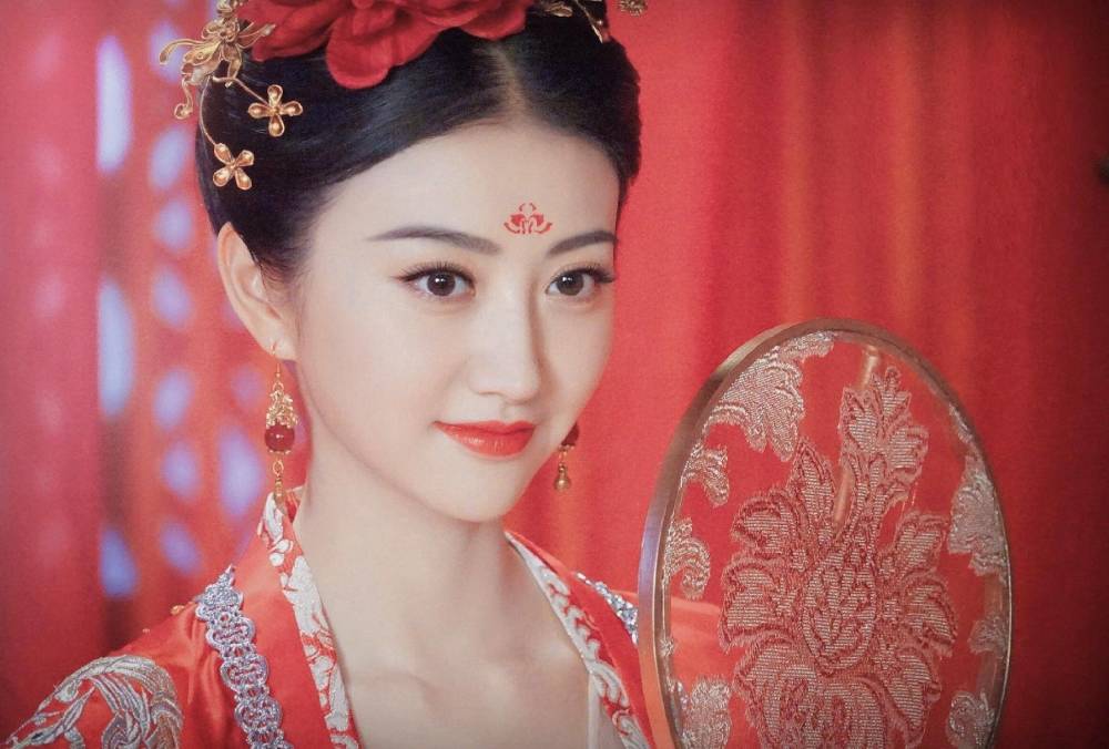 因陈芊芊受关注却并未大爆丁禹兮的顶流之路的缺了什么