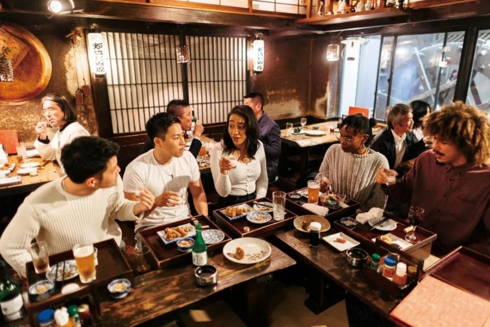 比清酒还出风头日本,人们在聚餐时饮酒日本被公认为"喝酒者的天堂"