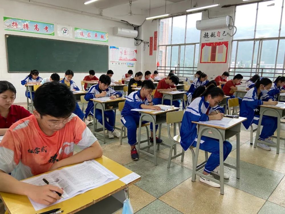 吹响高考冲锋号——江西省西山学校高中部组织高三学生参加南昌市二模