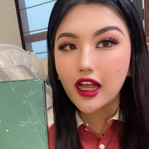 赤木刚宪说自己胖是装的，看到她的全身照里的小细腿：心服口服