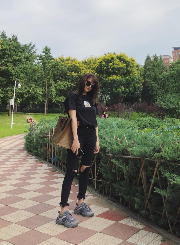 婆婆婚前就送房，新疆美人麦迪娜果然不一般，有颜会穿时尚感满满