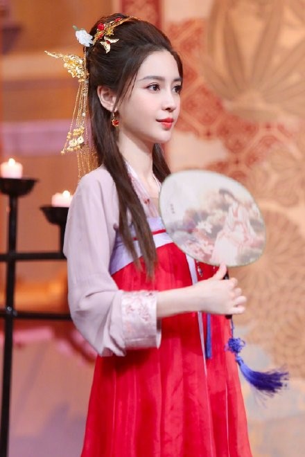 angelababy古装造型曝光 一袭齐胸襦裙金钗点缀明艳动