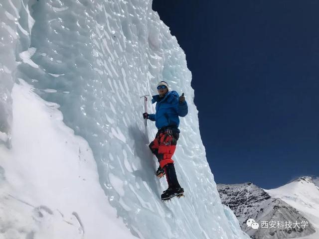 校友在珠峰高程测量中分别担任交会组和测量登山队员,他们在高寒缺氧