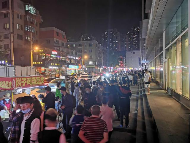 全国开放夜市,热闹场景再现,看看大连的火爆夜市