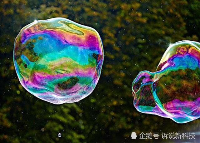 小时候玩的泡泡,有很多的物理知识,破裂时温度可能达到2万度!