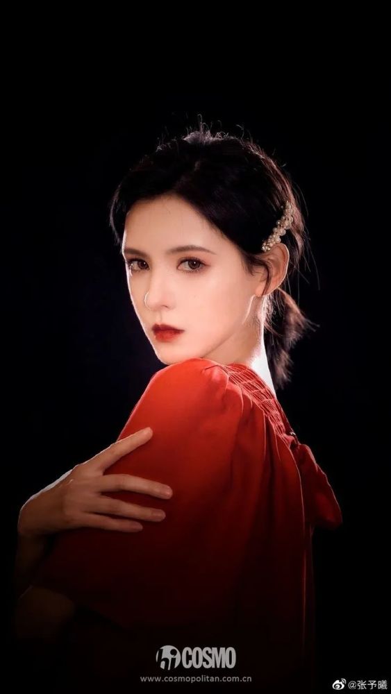 端水艺术家丁禹兮的两位女主角，一个妆容范本一个保养达人