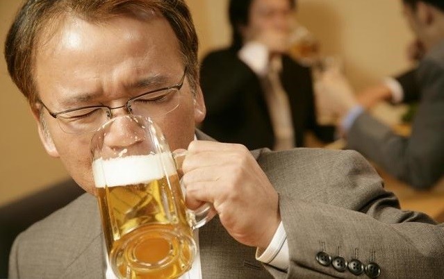长期喝啤酒，对身体健康有什么影响？医生详细分析，告诉您答案