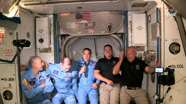 龙飞船两名宇航员进入国际空间站 最长可能驻留4个月
