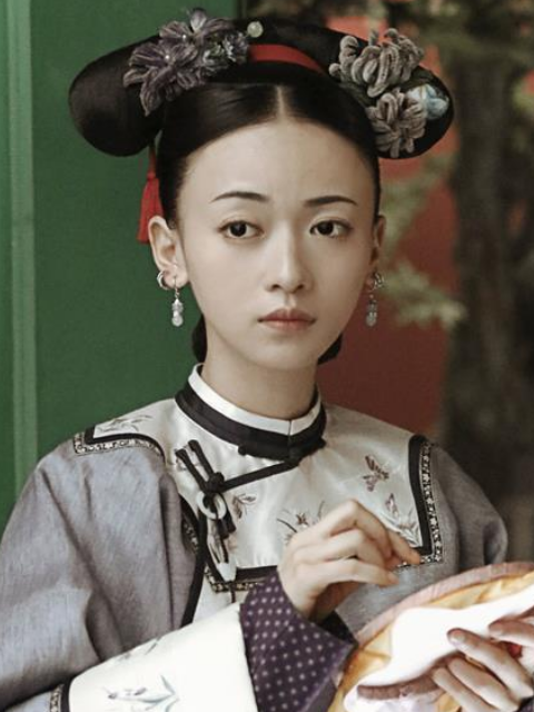 那些被于正捧红的女演员,个个都成为了一线明星,唯独她三年9个女主都