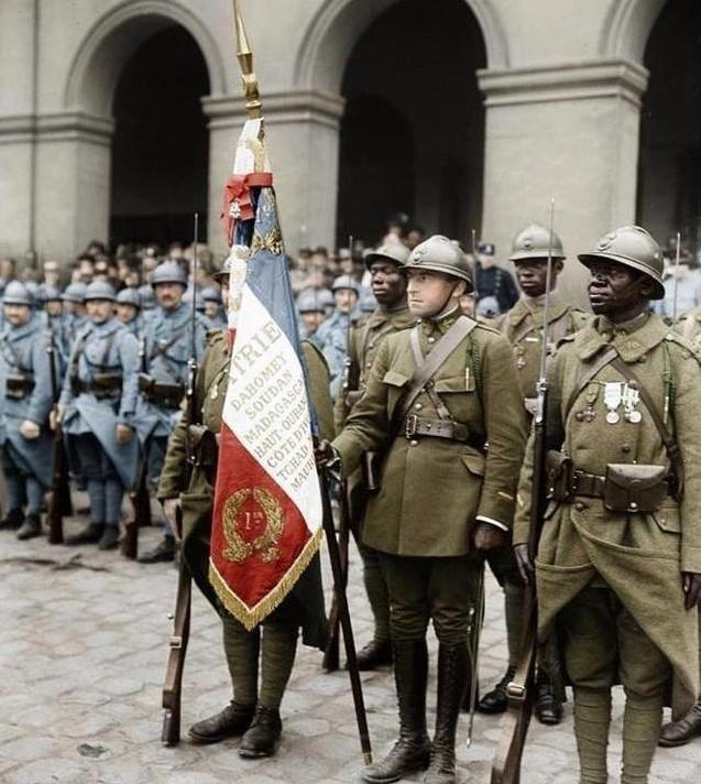 为了鼓励非洲居民参军,法国士兵曾改编军歌:非洲人必须保卫法国