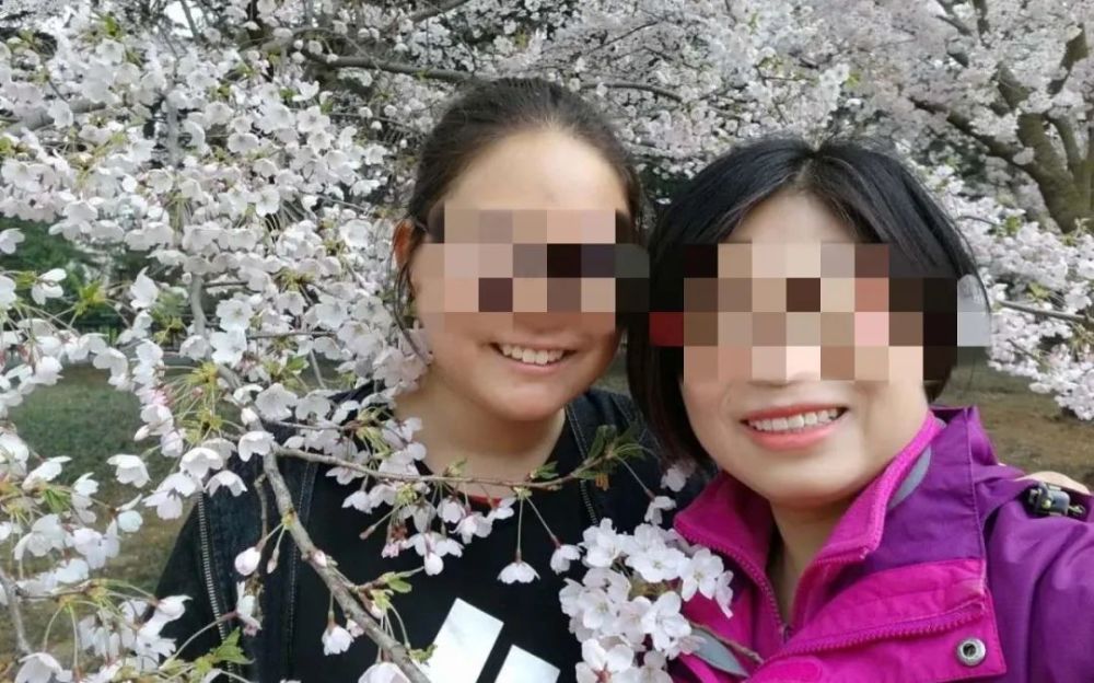 朋友回忆青岛遇害女律师家庭:强势的妈妈,"不听话"的女儿