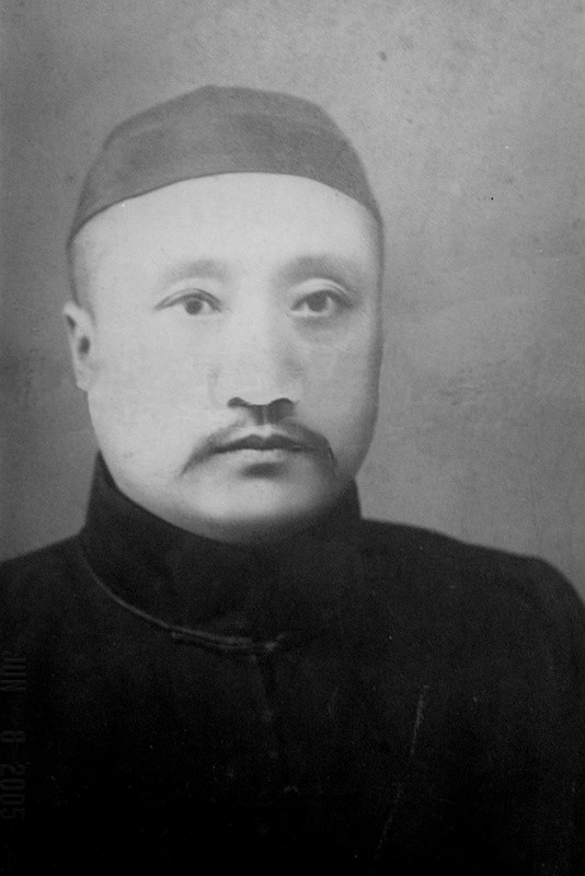 安徽合肥,1902年就读于保定北洋参谋学堂,同学有张联棻,师景云,熊炳琦