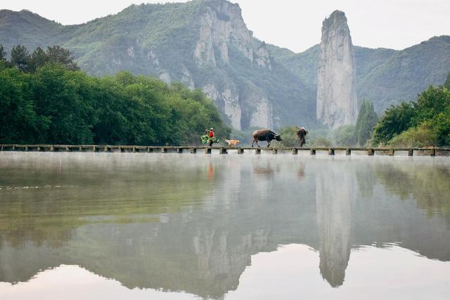 缙云仙都,景区位于丽水缙云县,这里人不多空气很清爽,民俗风情浓厚,最