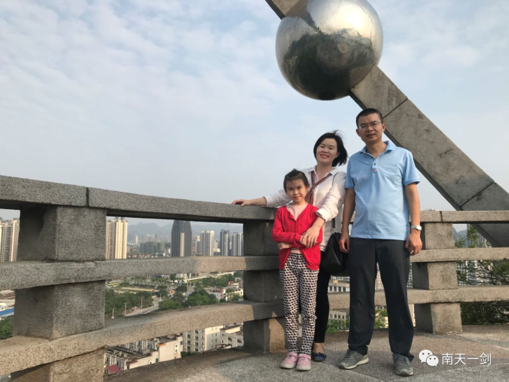 五超人口罩_戴口罩的卡通图片(3)