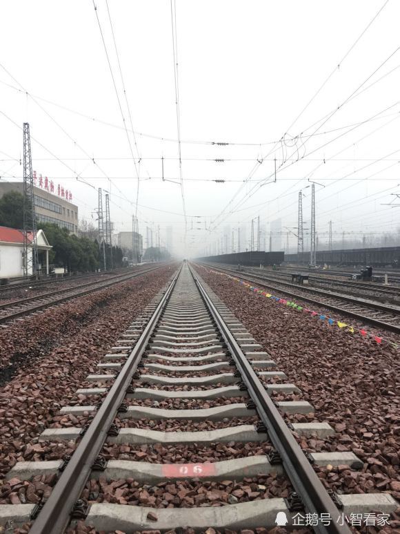 孟宝铁路上的平顶山东站准备重新选址,地点是叶县境内