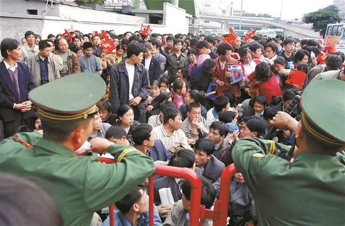 春节深圳人口流动人口是多少_深圳历年人口变化图(3)