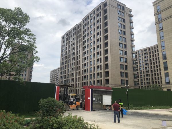 六万人摇西溪公馆 杭州楼市失控了吗？