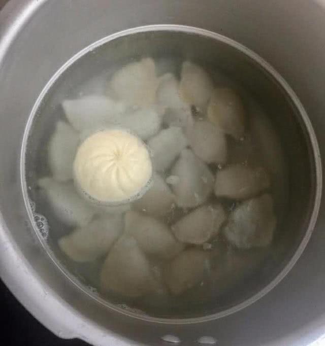 幽默笑话:大哥,我求求你了,你放过那个电动车吧!