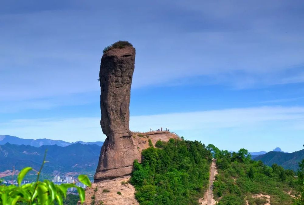 蛤蟆石,罗汉山,僧冠峰,夹墙山,鸡冠山,天桥山,朝阳洞,双塔山,元宝山