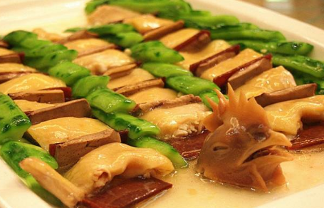 牛三星是广州西关地区的传统小吃之一,属于粤菜系.