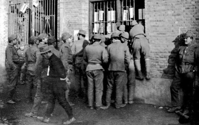 人头挂树上,妇女裸死马路边,1937年日寇在安徽某地屠杀后惨象