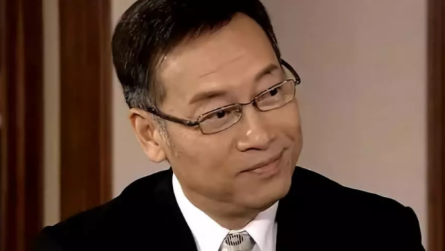 tvb老戏骨岳华:曾痴恋郑佩佩,亦舒下跪求复合,最后却