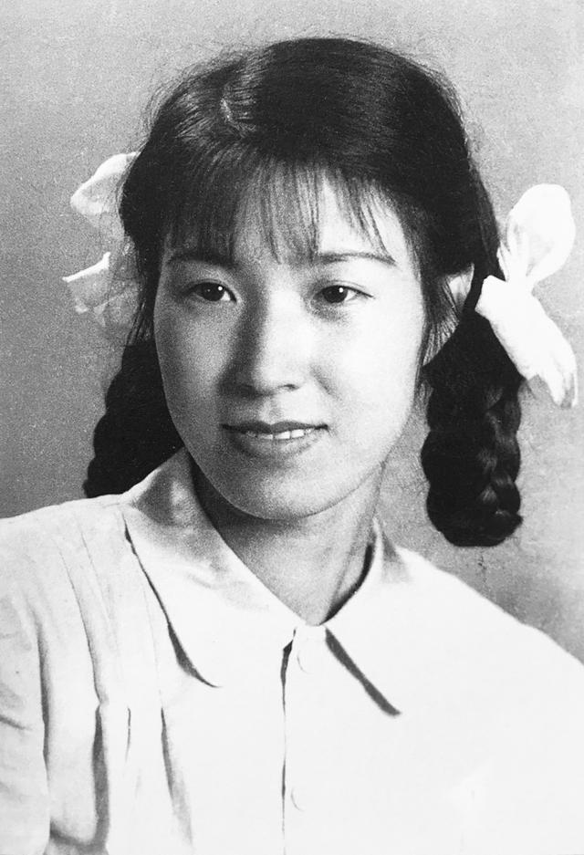 1946年6月的时候,婉容和溥杰的日本妻子一起被带到了延吉监狱关押.