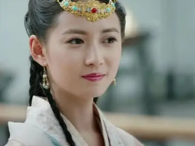 播出,在剧中饰演美艳洒脱,精灵俊秀且豪爽英气的蒙古郡主赵敏
