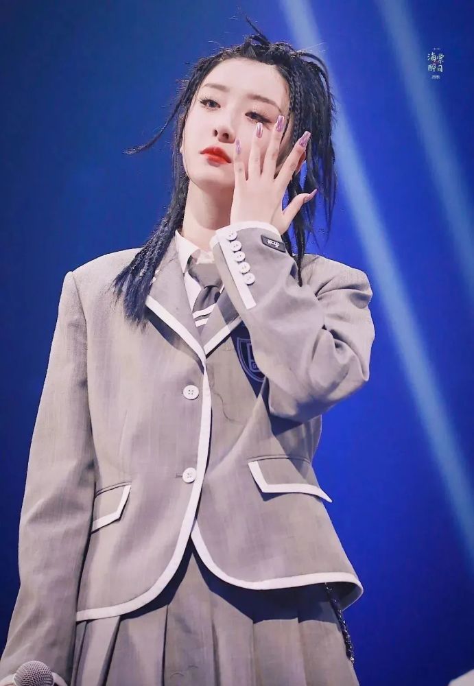 又唱又跳哭满3小时，妆容竟然纹丝未动？