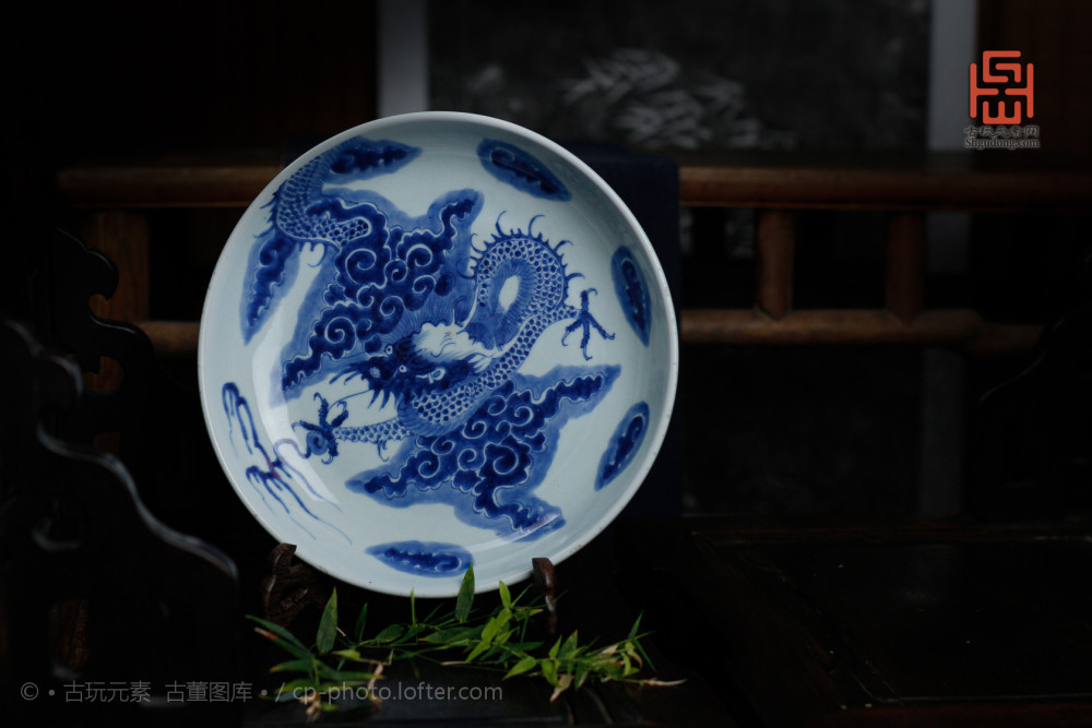 康熙翠毛蓝过墙龙唇口大盘图集之一