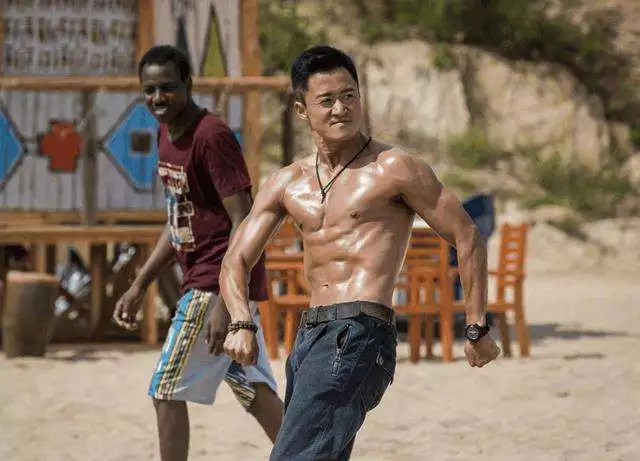 53岁李若彤10天练出6块腹肌？可能吗？