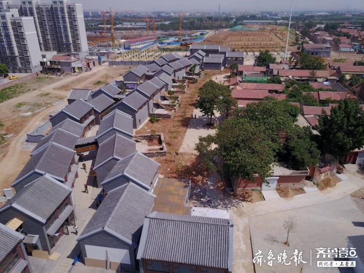 航拍章丘三涧溪村新貌,两年来变化大村子更美了!