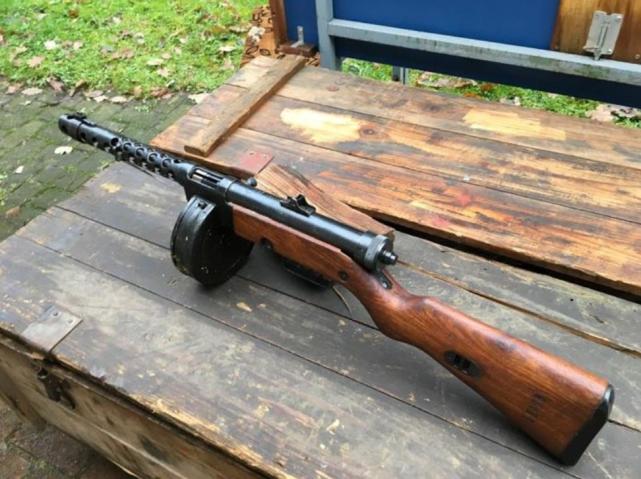 朝鲜的m49式冲锋枪,中国的50式冲锋枪,其实都是苏联ppsh-41"波波沙"