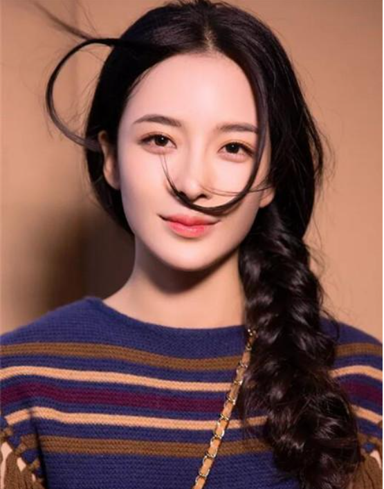 夏天想美又怕热？给你介绍四款既美又凉快的发型！