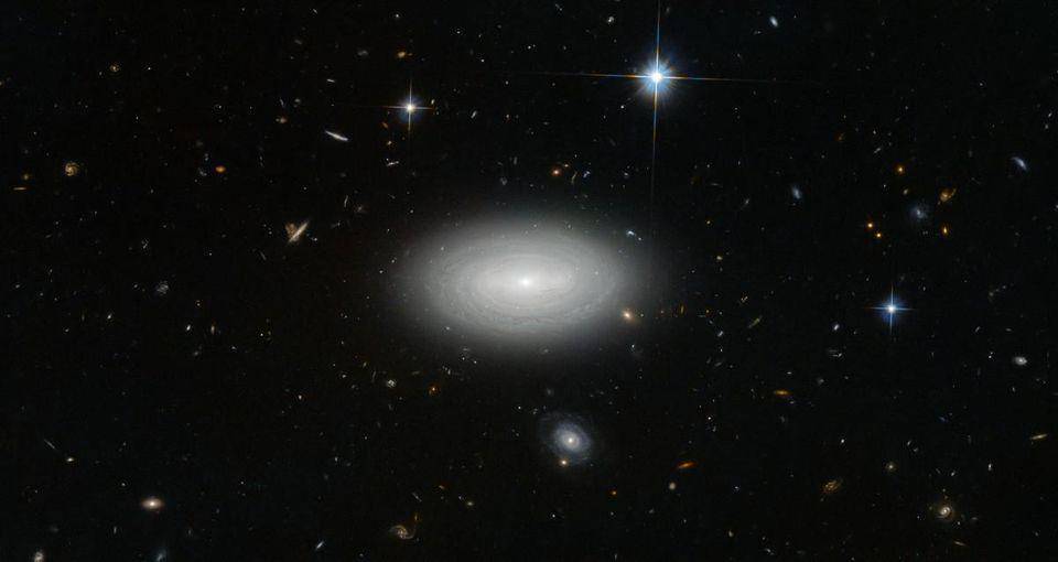宇宙最孤独的星系命运是多么的悲催周围数亿光年无一星系