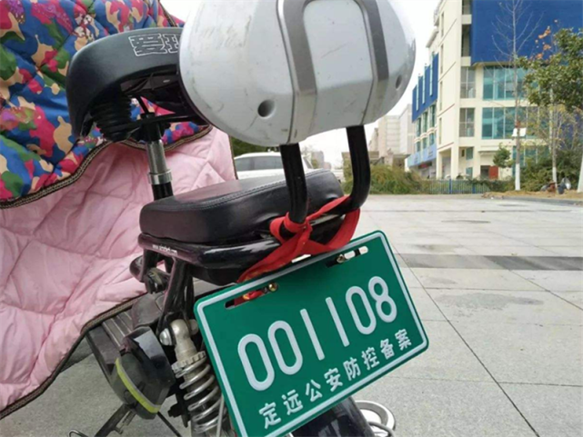 电动车牌照有不同,4种颜色4种含义?车主:挂错了还不行?