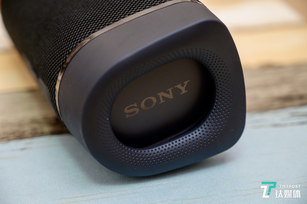 索尼srs-xb33蓝牙音箱首发体验,扬声器具备发光黑科技