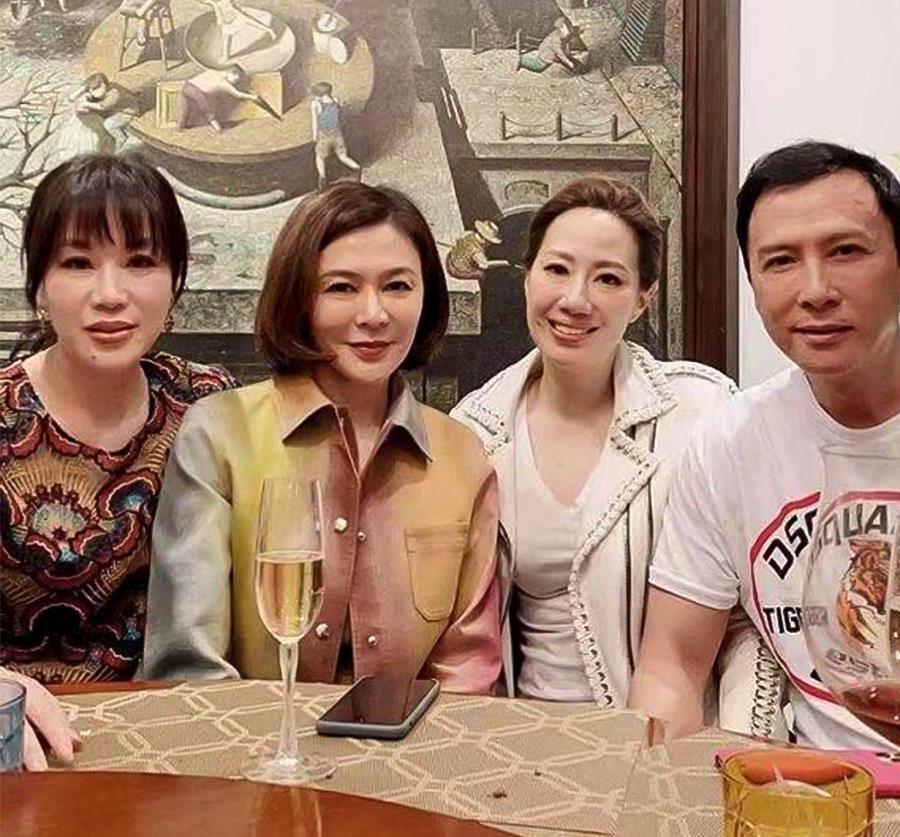57岁关之琳近照，未修图脸部皱纹太真实！这才是五十岁该有的样子