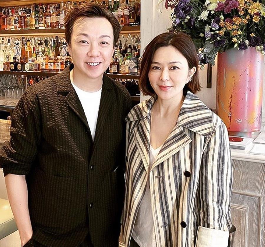57岁关之琳近照，未修图脸部皱纹太真实！这才是五十岁该有的样子