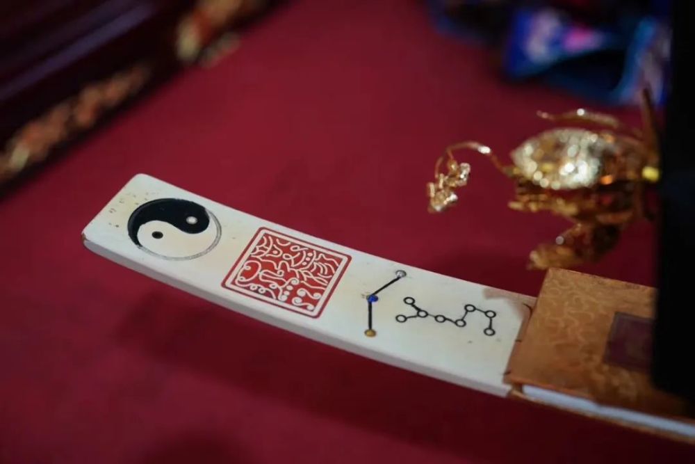 镇煞驱邪,收妖降魔 | 道教法器中的尺,板,如意,扇