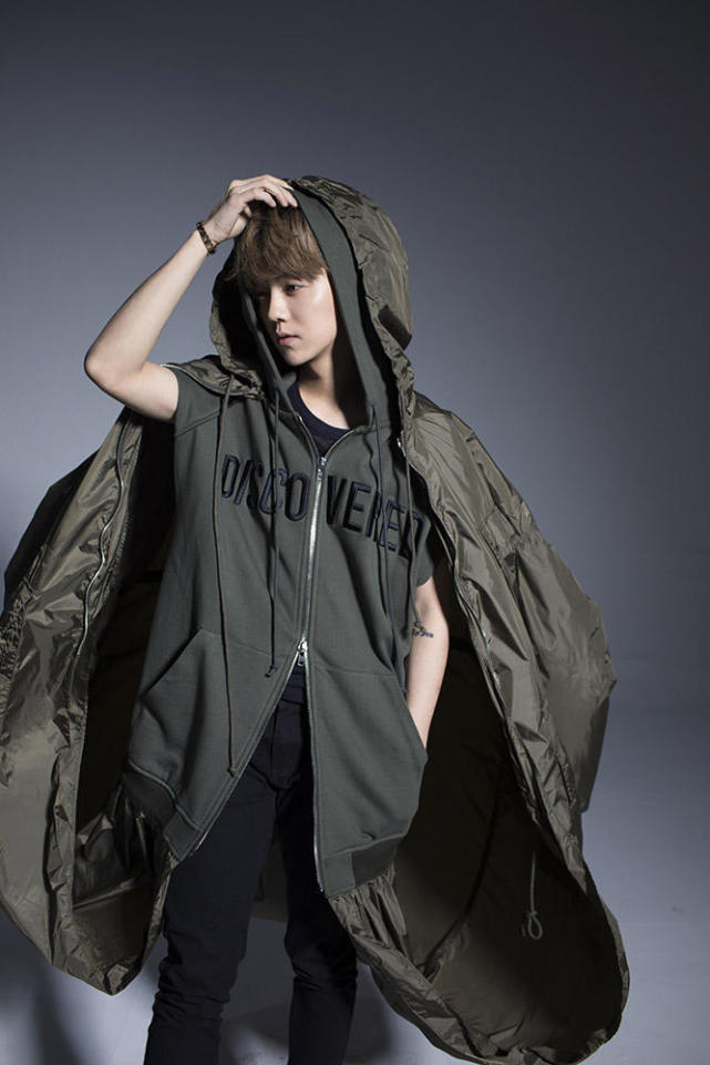 鹿晗首度作词对窥私有话直说 新歌舞蹈版MV首