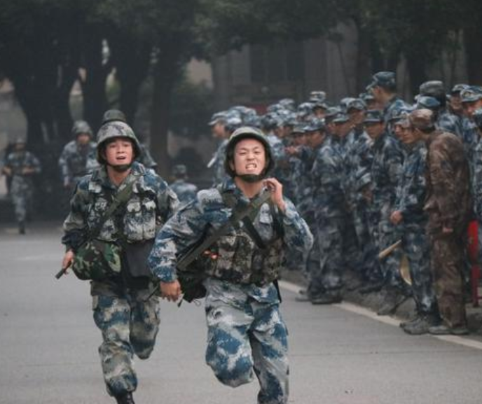 为什么当兵的人都说“宁跑5公里，不跑3千米”？只有跑过的老兵才会懂！