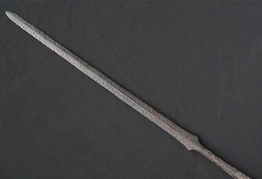 中国古代马槊是一种相当长的兵器,光矛头就有半米长,可刺可砍,价格