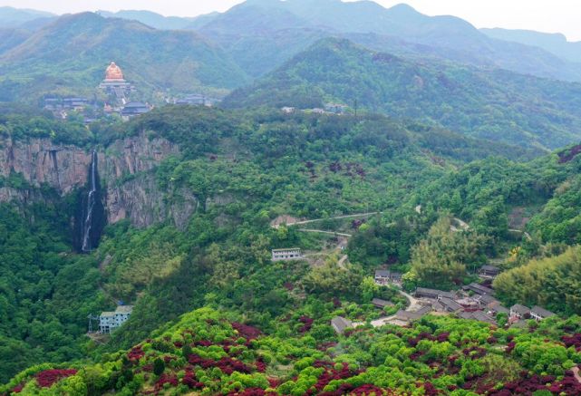 大隐隐于5a景区旁,门前就是千丈岩,妙高台