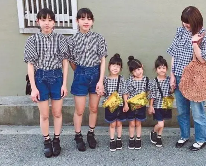 生下双胞胎，再迎来三胞胎，五个女儿如复制粘贴，堪称甜蜜的负担
