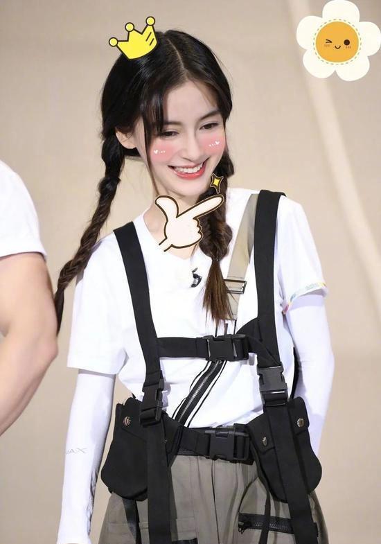 明星为啥不显老？还不是因为发型扎得好，谢娜戚薇就像个少女一样