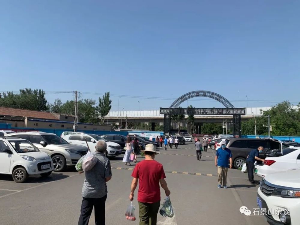 石景山门头沟交界这河边早市儿变身农贸市场～公交能直达 还有停车场!