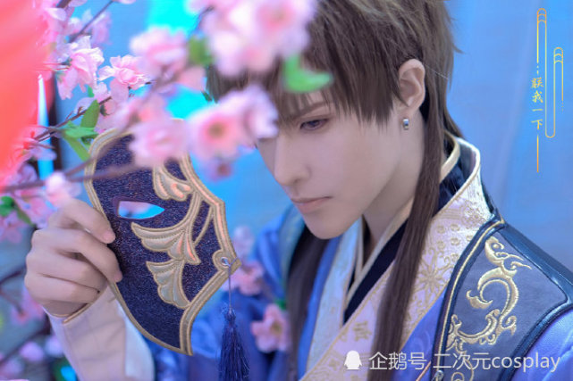 cosplay男角色,男生cosplay女装大佬 在《恋与制作人》中,白起是一位酷炫,帅气且安全感满满的男主角,白起